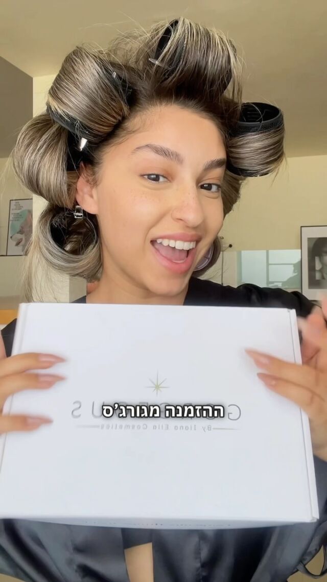 לוק גורג׳ס של @rachiesmakeup עם מוצרים שישדרגו את הלוק שלך בכמה דקות! 
- מייקאפ סרום הידרה ליקוויד Babor
- סומק כתמתם בגוון s2 של ADAH 
- עפרון חום כהה 03 Inglot 
- תוחם שפתיים פרימיום מספר 13 ADAH 
- גלוס מנפח שפתיים מספר 54 Inglot 
#gorgeous #dailymakeup#babor #lipgloss #eyeliner